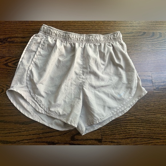 Nike Reebok All in motion lot of 3 women’s shorts and top Size S - Picture 2 of 12